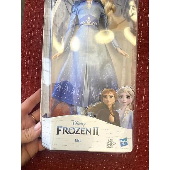 Disney's Frozen 2, 11 inch Elsa Articulating Doll & Dress Ages 3+ (New S… - Picture 4 of 5
